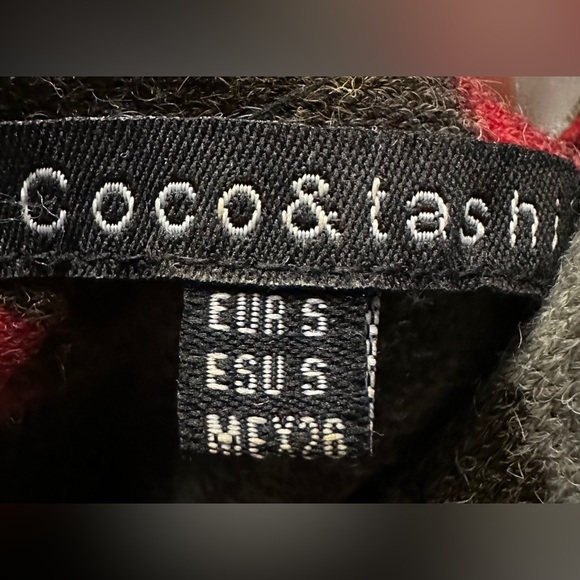 Coco and Tashi- Animal print dress with cowl neck - Picture 3 of 3